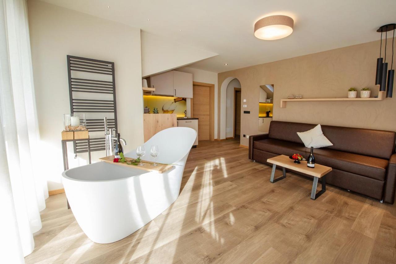 Haus Gregori Aparthotel Caldaro Exteriör bild